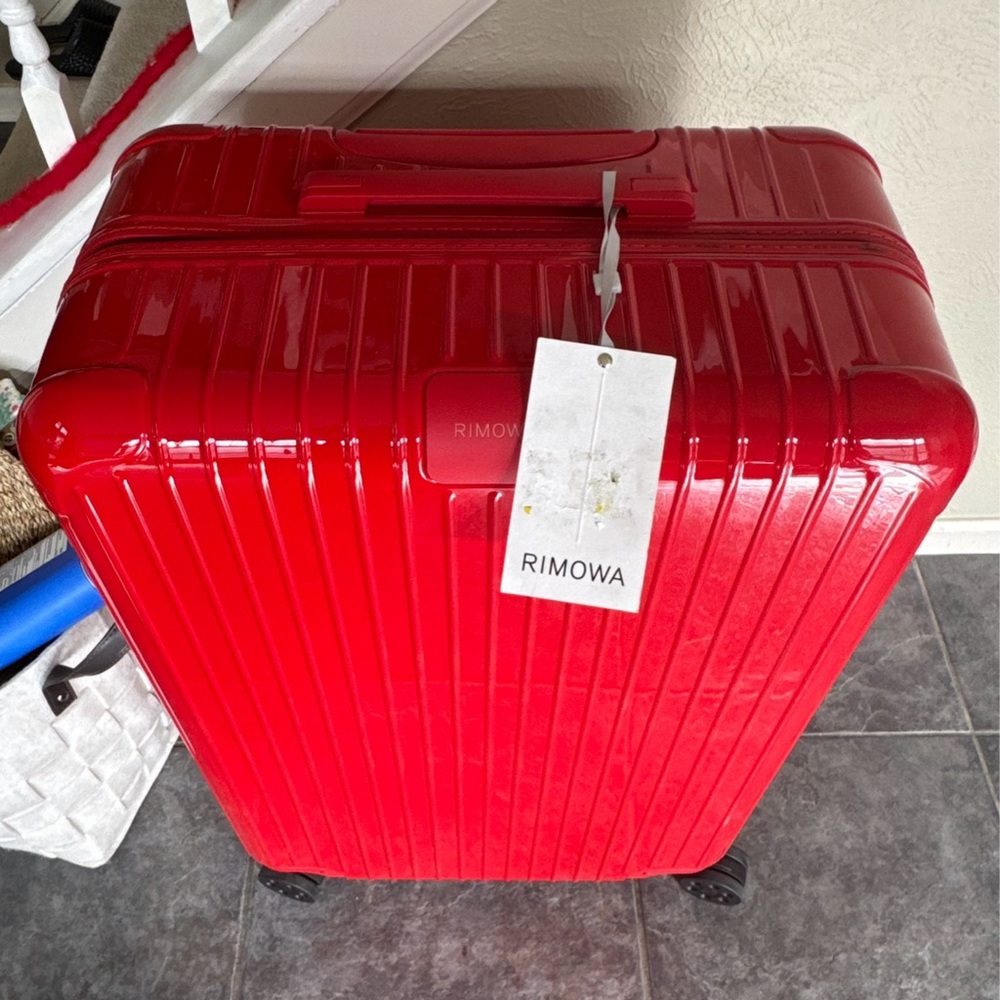 Brand New RIMOWA Essential Large Check In Gloss Red! Hard to find color!
